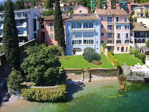 luxury lakeside apartment right on the water