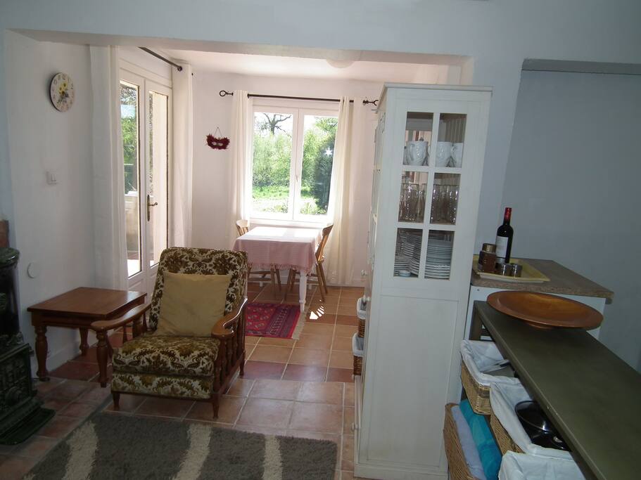 Open plan living room / kitchen