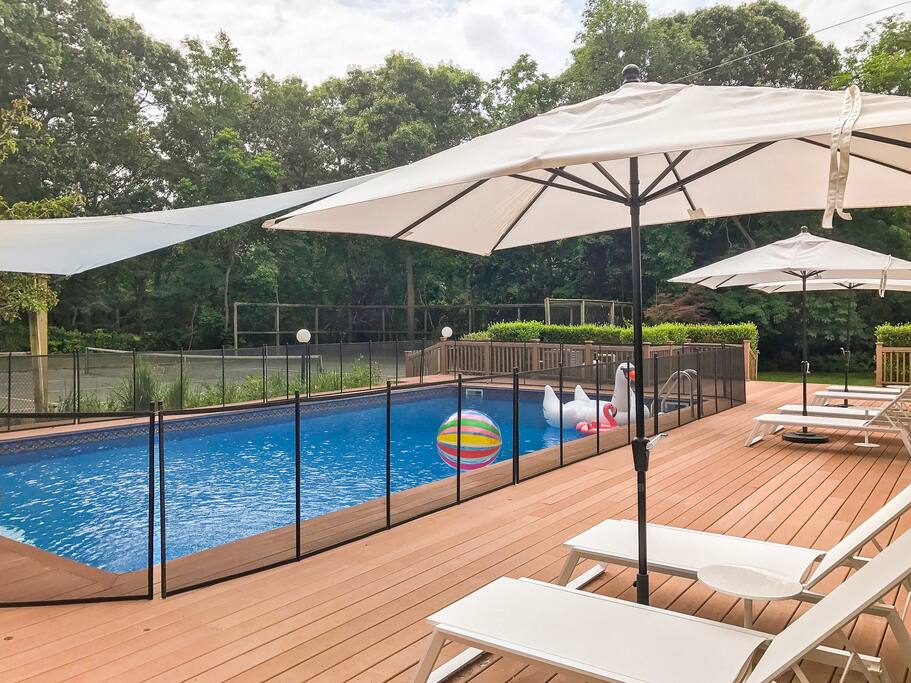 Deck, pool and tennis court