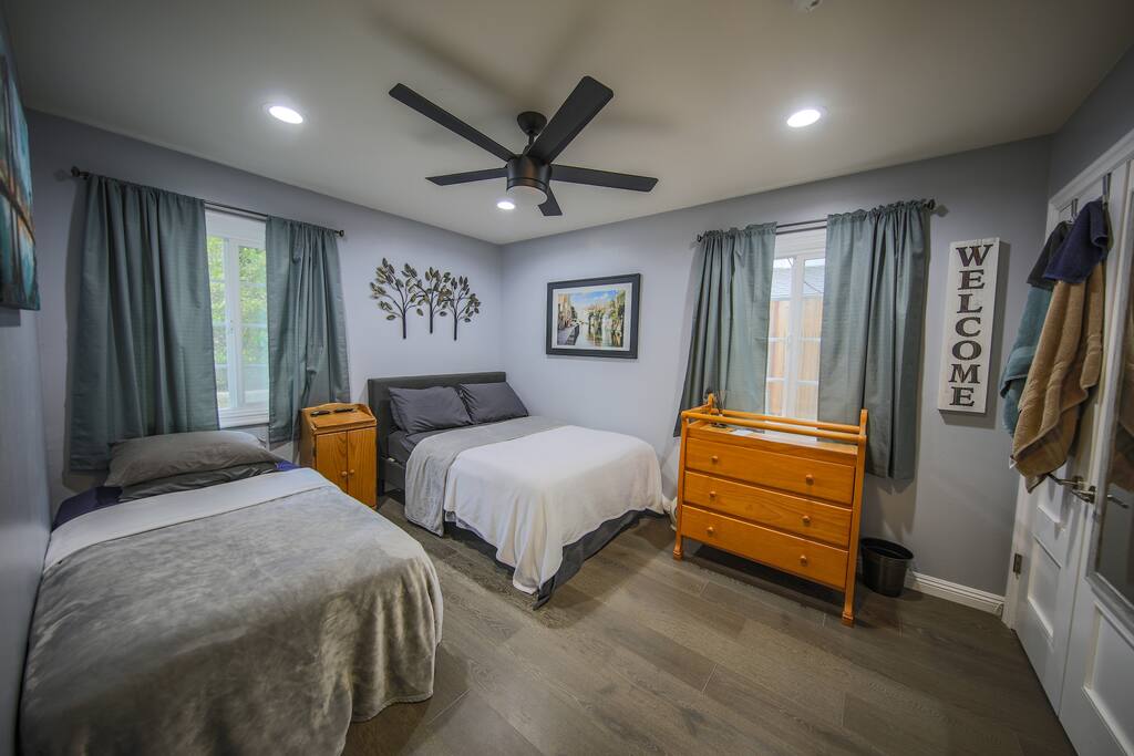 Sleeps 3 1 full 1 single