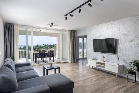 Lovely penthouse /Parking free/2 minute from beach