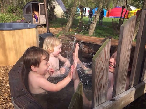 Top performing Airbnb: Yurt camp 14 sleeping places. in Meulunteren/De Valk