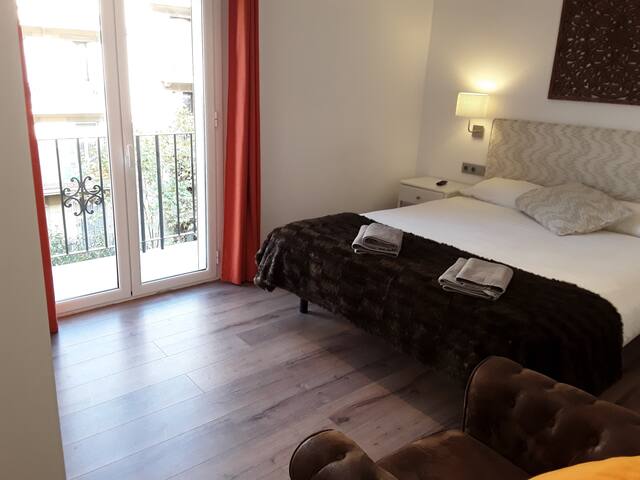 Autèntic Monumental 31 gallery image 3