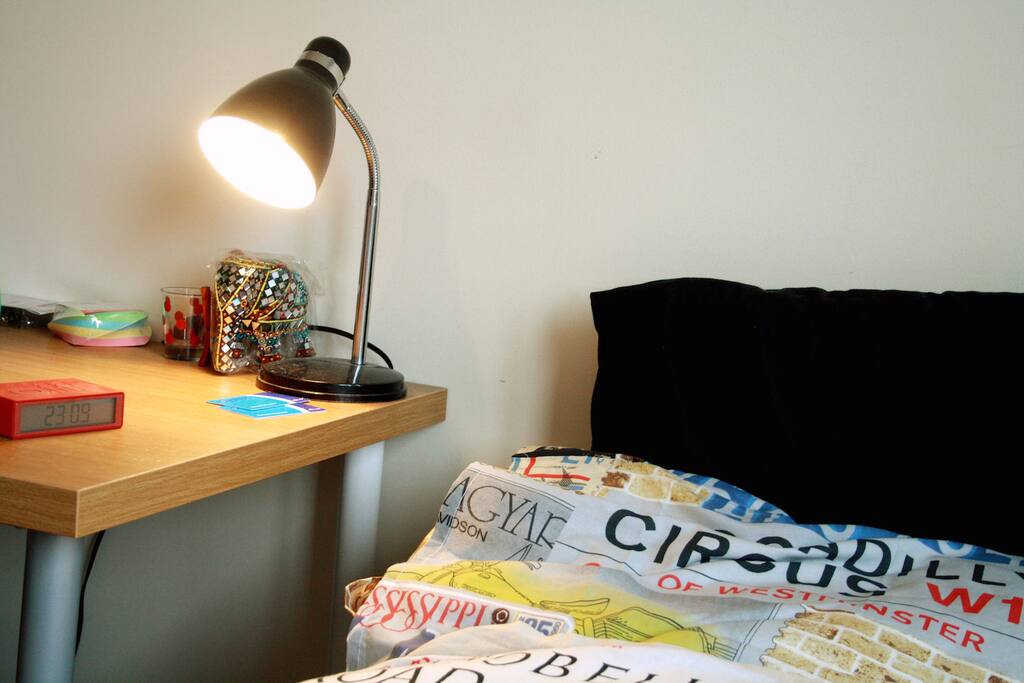 Bedroom with Cosy Double Bed :)