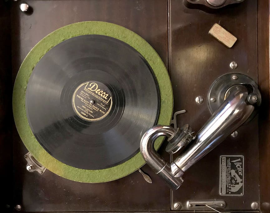 Irresistible Temptation - Wind up the Victrola and watch your legs swing to the fascinating rhythms!