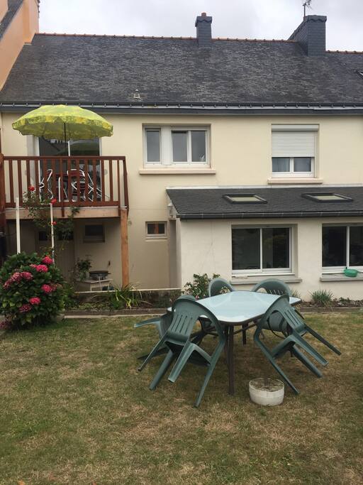 jardin sous un soleil de plomb