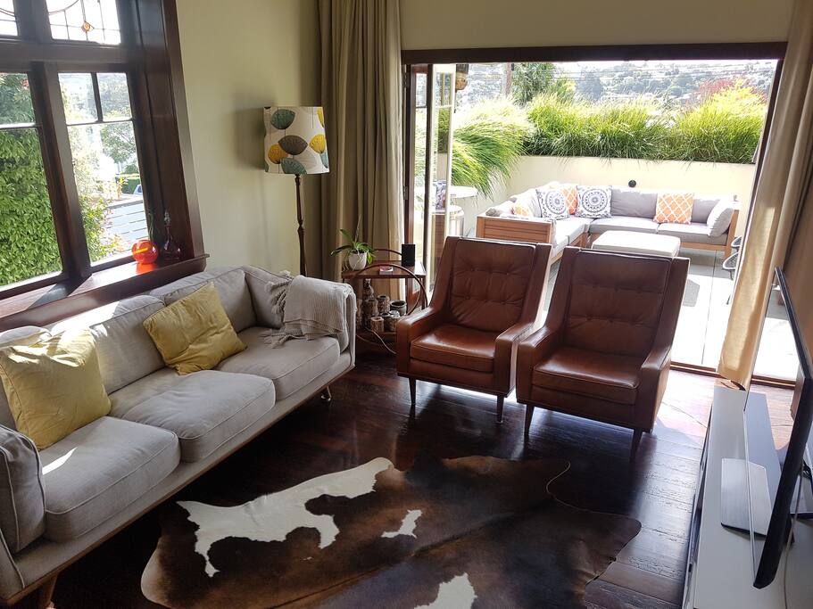 Lounge with 50" TV