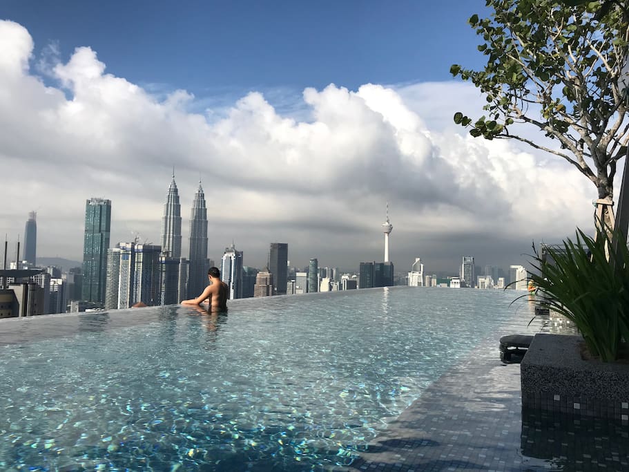 Swimming Pool at Floor 48 with great view~