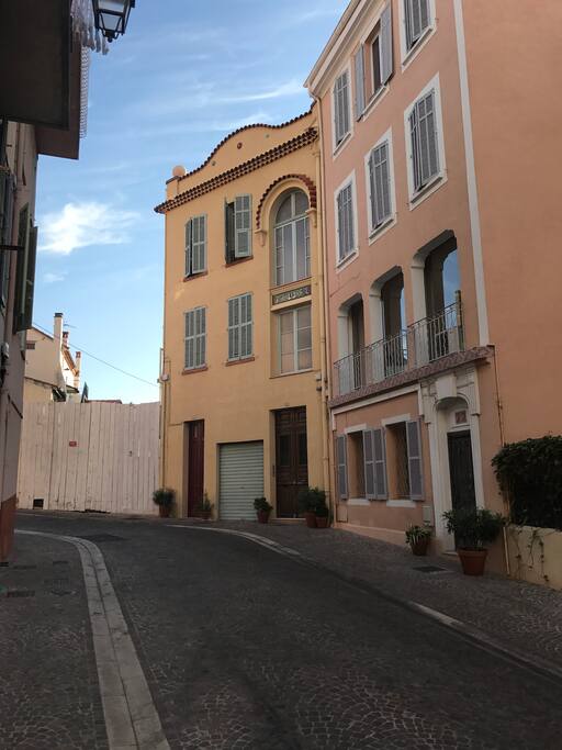En plein coeur du Quartier du Suquet .