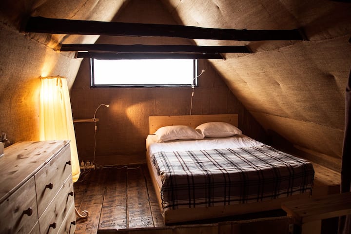 the attic bed 1