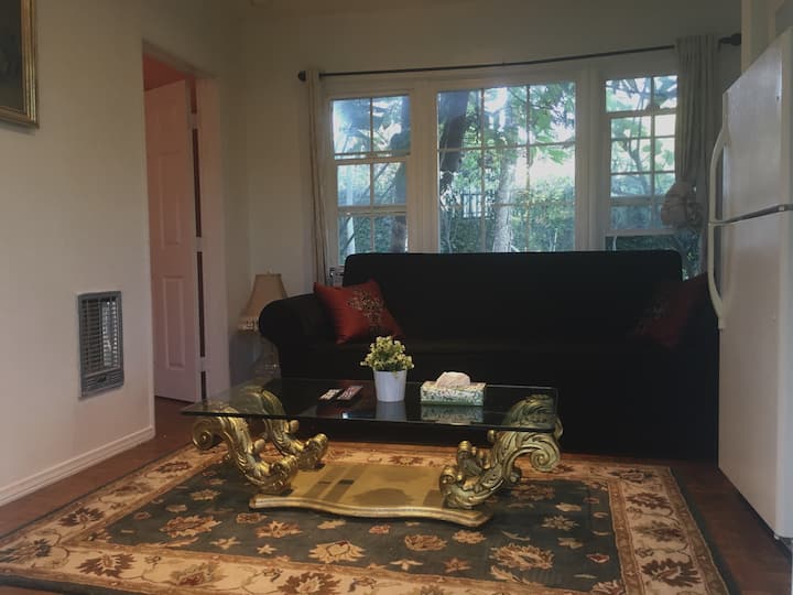 Beverly Hills townhouse w/Parking Guest suites for