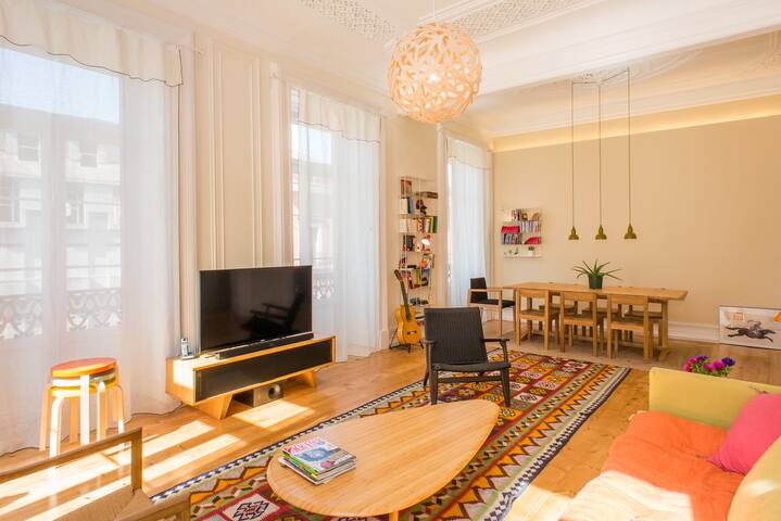 BEAUTIFUL APARTMENT NEAR BARRIO ALTO, with AC gallery image 3