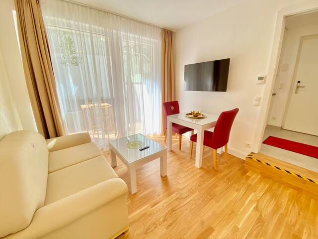 Steiner Residences Rembrandt Garden Suite gallery image 2