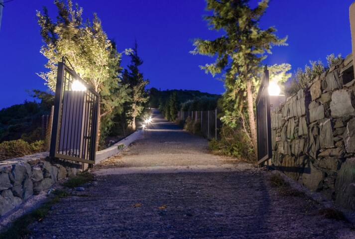 7 bedroom villa outside Heraklion gallery image 3