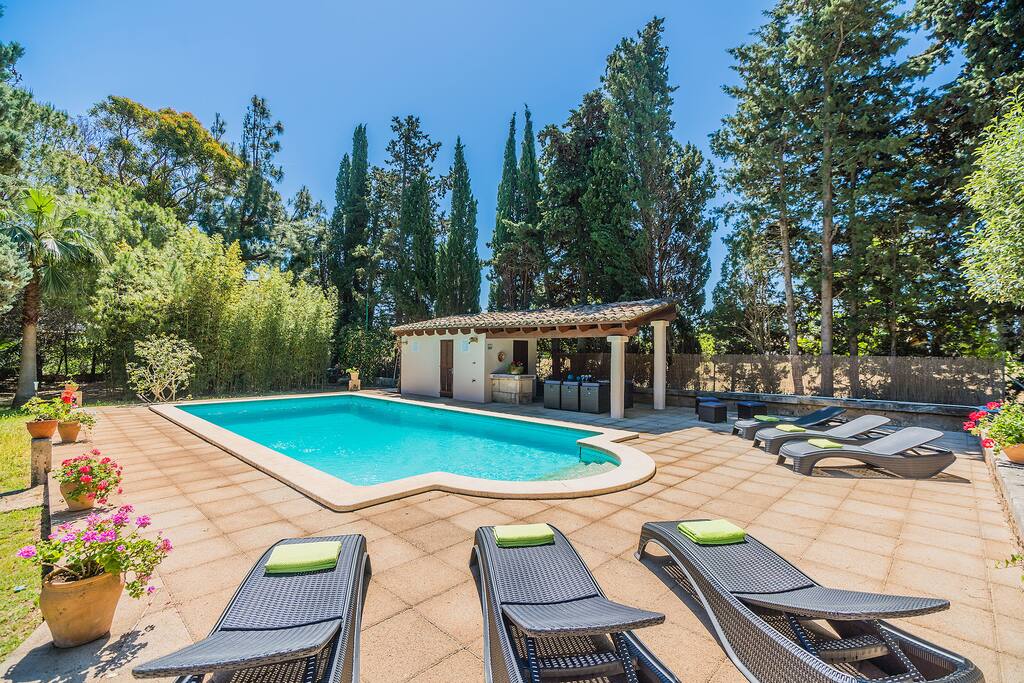 Piscina y terraza