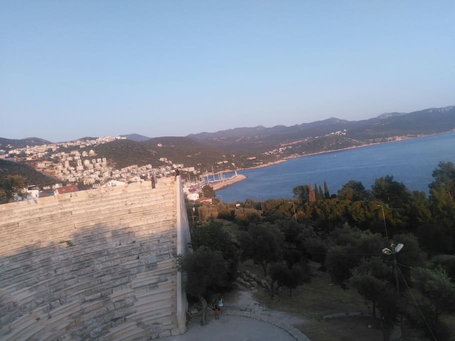 Kaş antik tiyatrodan gün batımı izlenmeli
