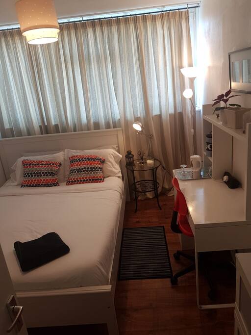 Bed and Desktop