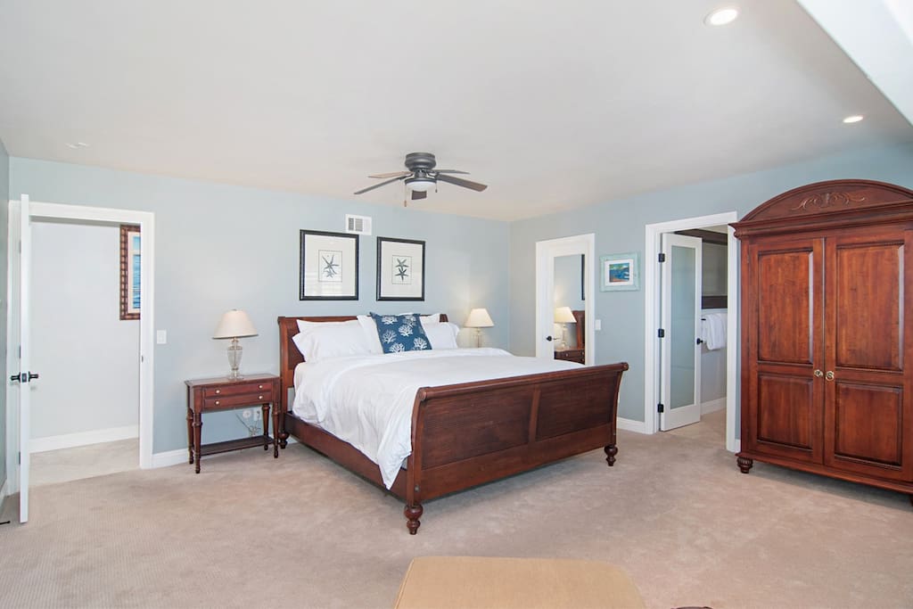 Master Suite with King bed