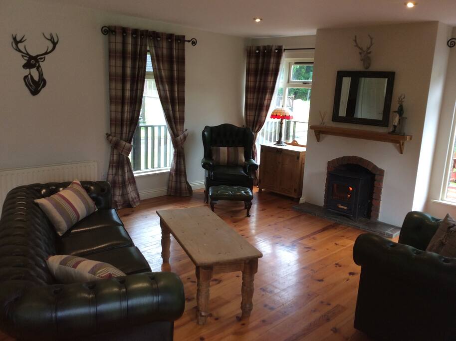 Lounge area - open plan to kitchen / dining area