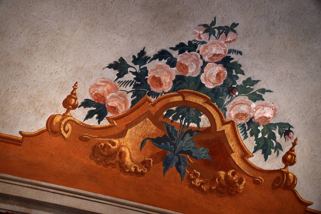 Particolare degli afreschi a soffitto