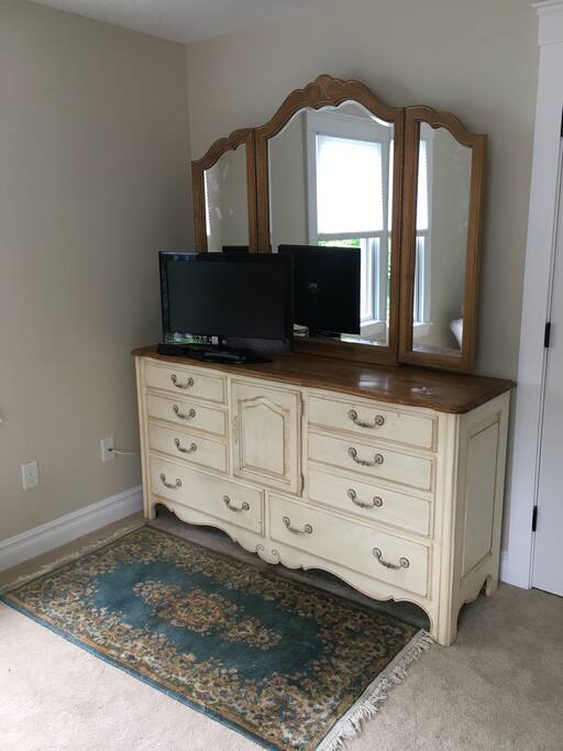 Chest of drawers