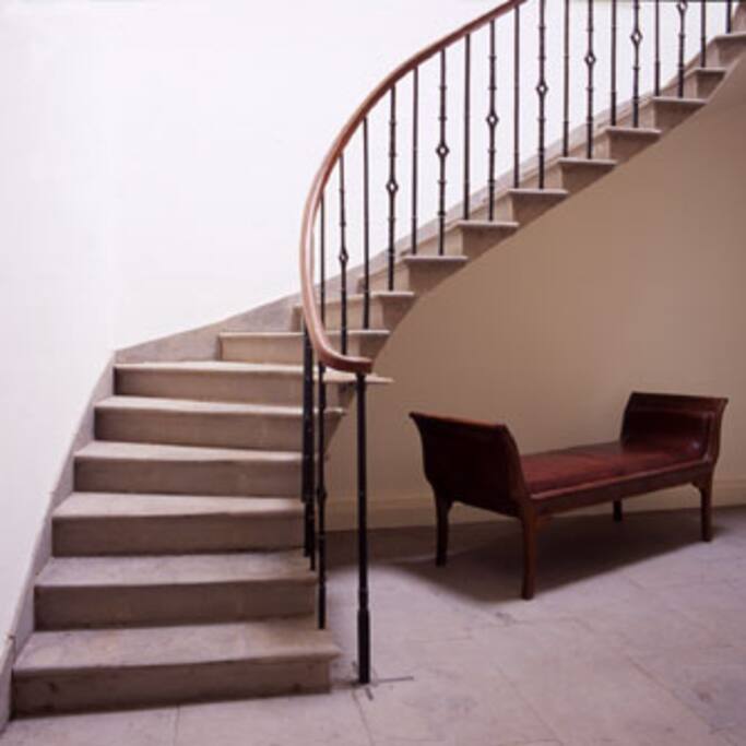 Elegant Georgian Flagstone entrance hall