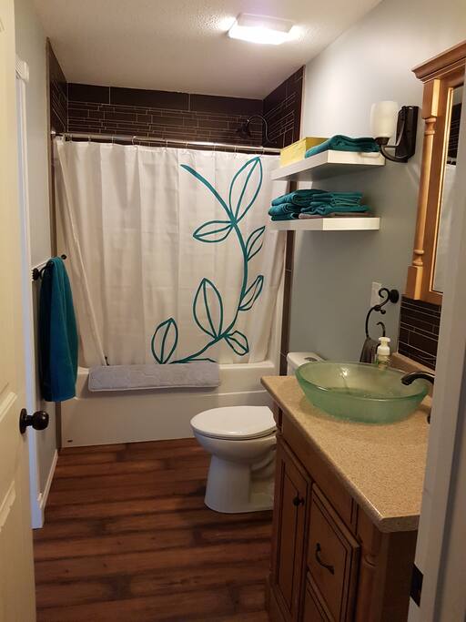 bathroom, linens included (no beach towels)
