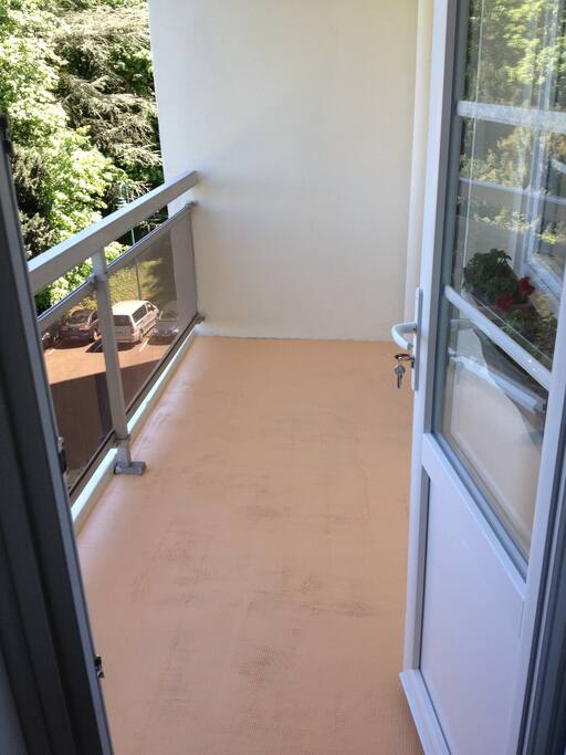 Accès balcon depuis cuisine