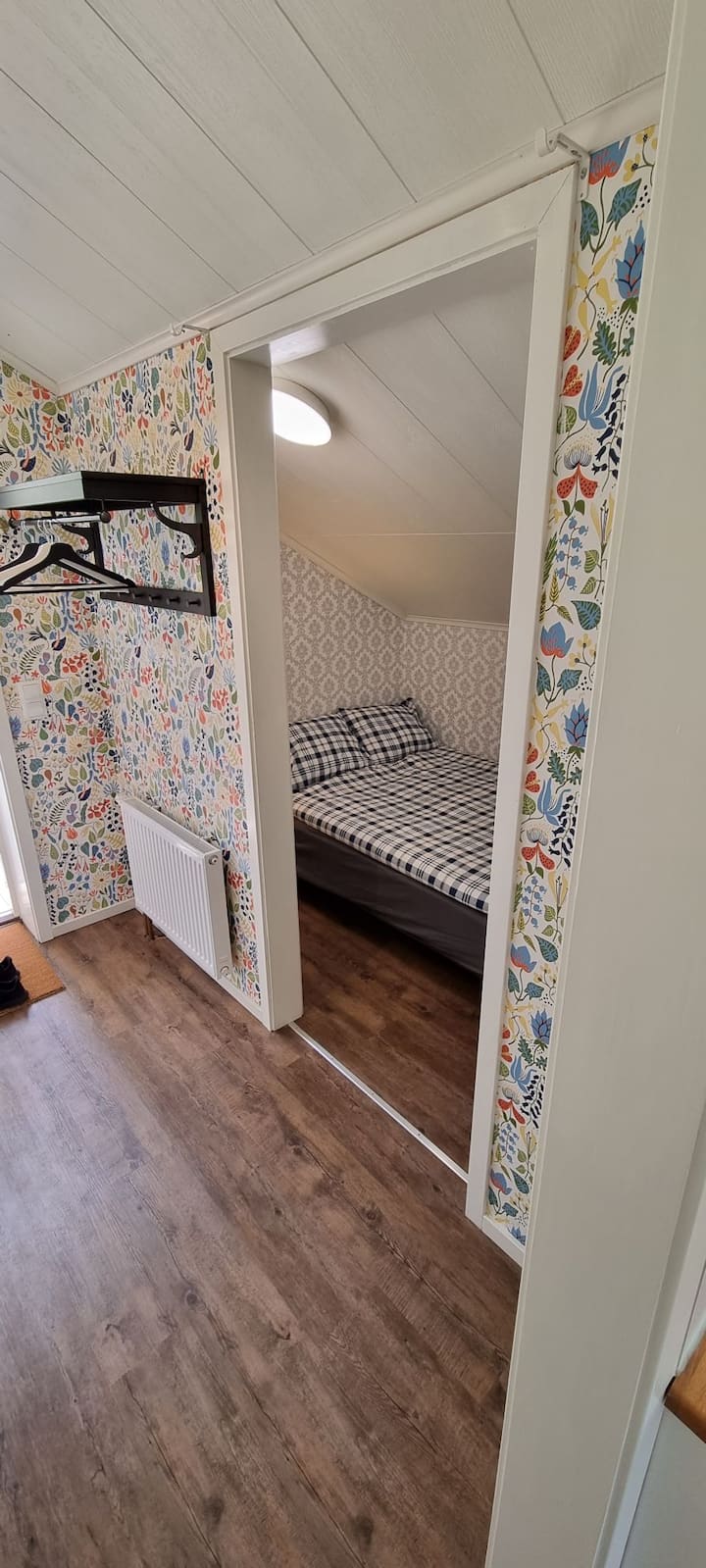 Mala spavaća soba pored ulaza