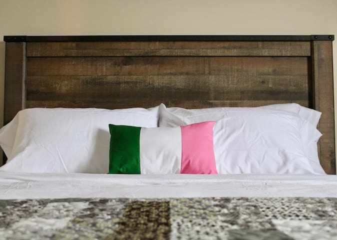 Ellis Cottage - Private Cottage & Ocean Views