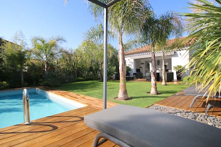 Cannes quiet villa, 2 miles beach & FILM FESTIVAL