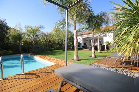 Oasis 2 miles from Cannes, Film Festival and beach