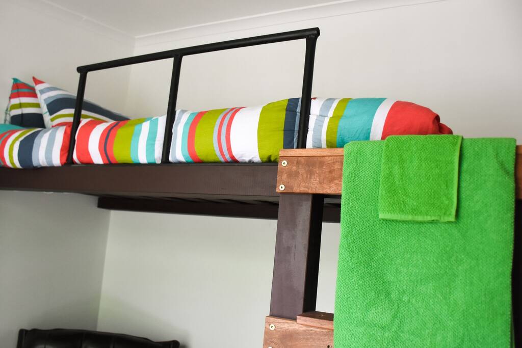 Step up single bunk bed