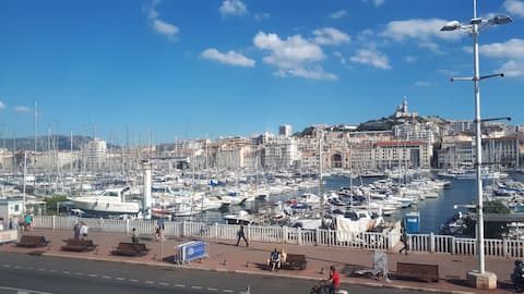 Top performing Airbnb: Beautiful Cocoon facing the Old Port in Marseille 2e Arrondissement
