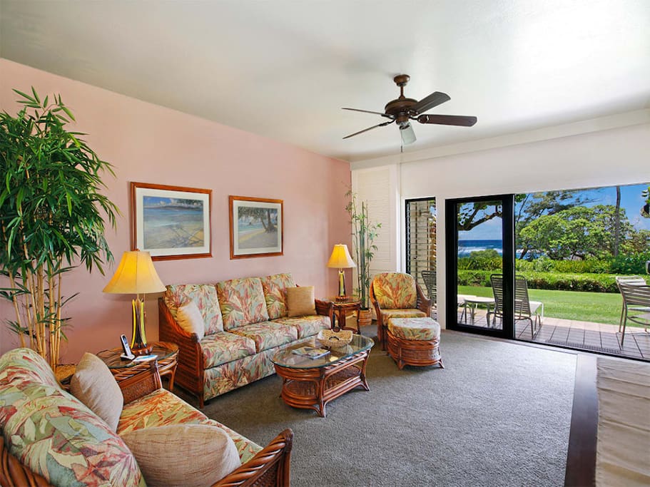 kaha_lani_2of_122_livingrm2.jpg