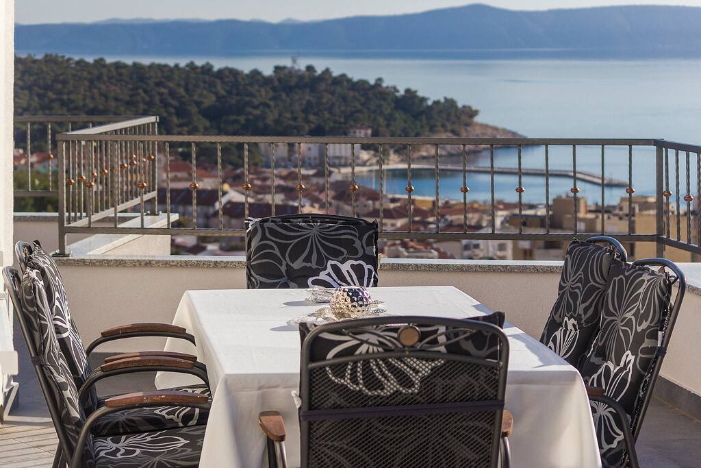 Penthouse in Makarska with city, sea and mountain view