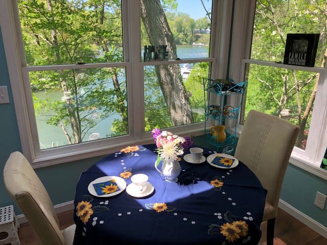 Howard's Cove Retreat