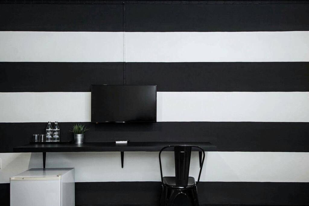 Black and white tone