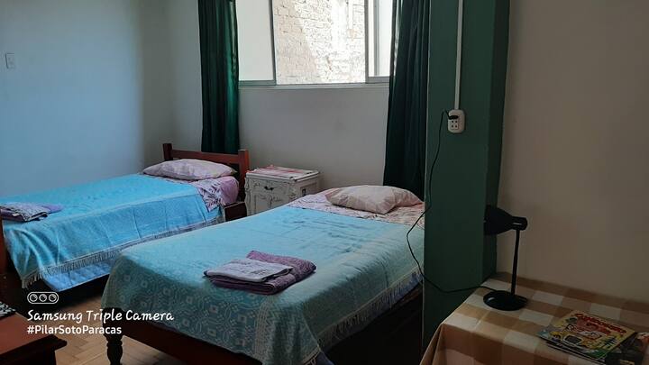 Chumba kilicho na hewa safi kwa ajili ya msimu wa majira ya joto. Na joto wakati wa majira ya baridi kwa sababu upande huu wa nyumba huja na joto la kutua kwa jua.