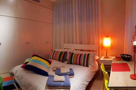 Lovely private bedroom close to Bondi Beach