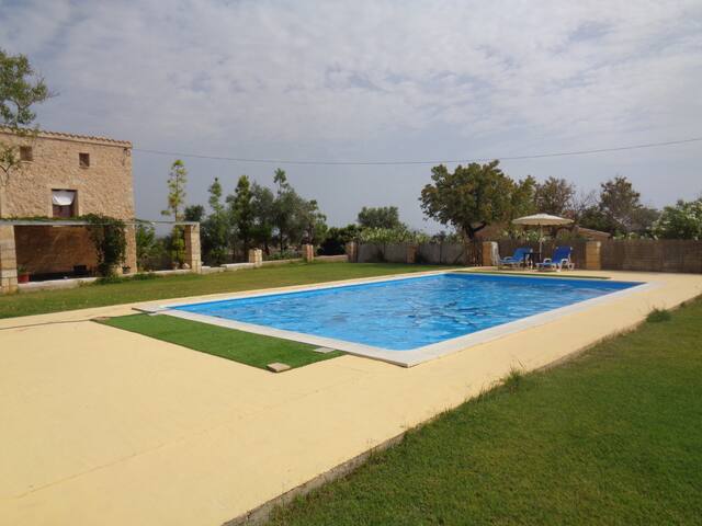 Entire home with 1 bedrooms in Santa Margalida - Cal Dimoni Suite. Nature near the sea.