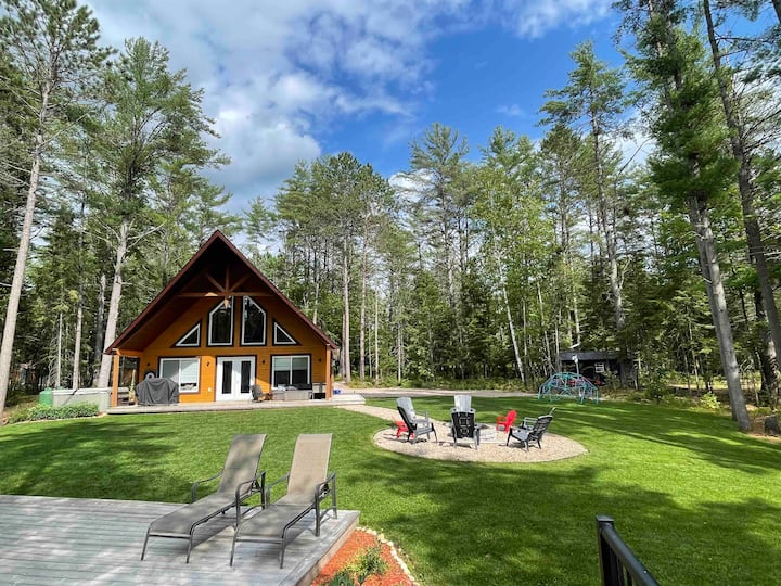 The Chutes Chalet-4 Season River Front/hot Tub