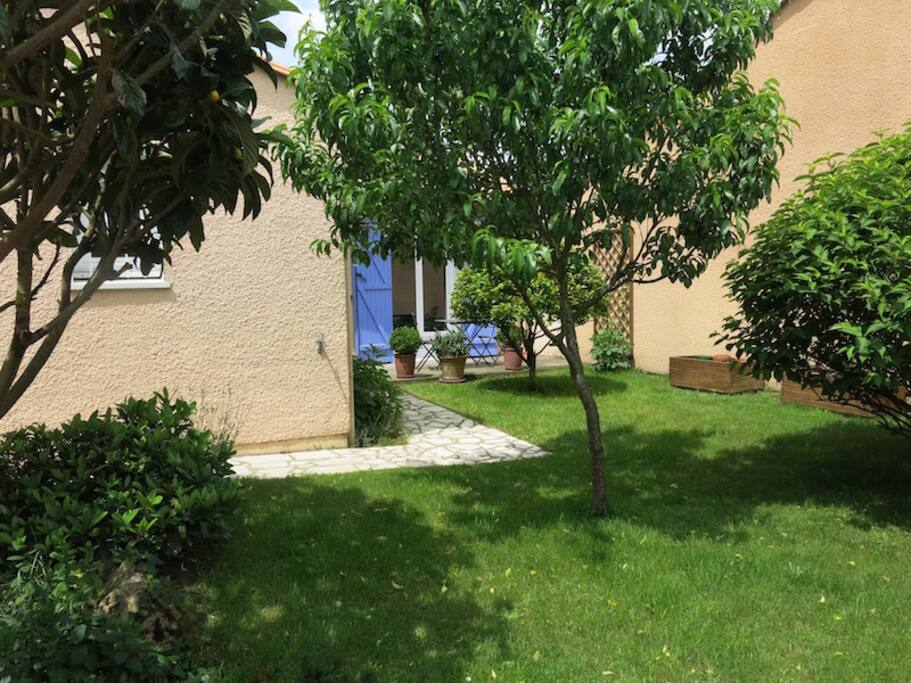Le jardin devant la maison