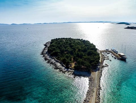 Top performing Airbnb: ensured peace in Općina Murter Kornati