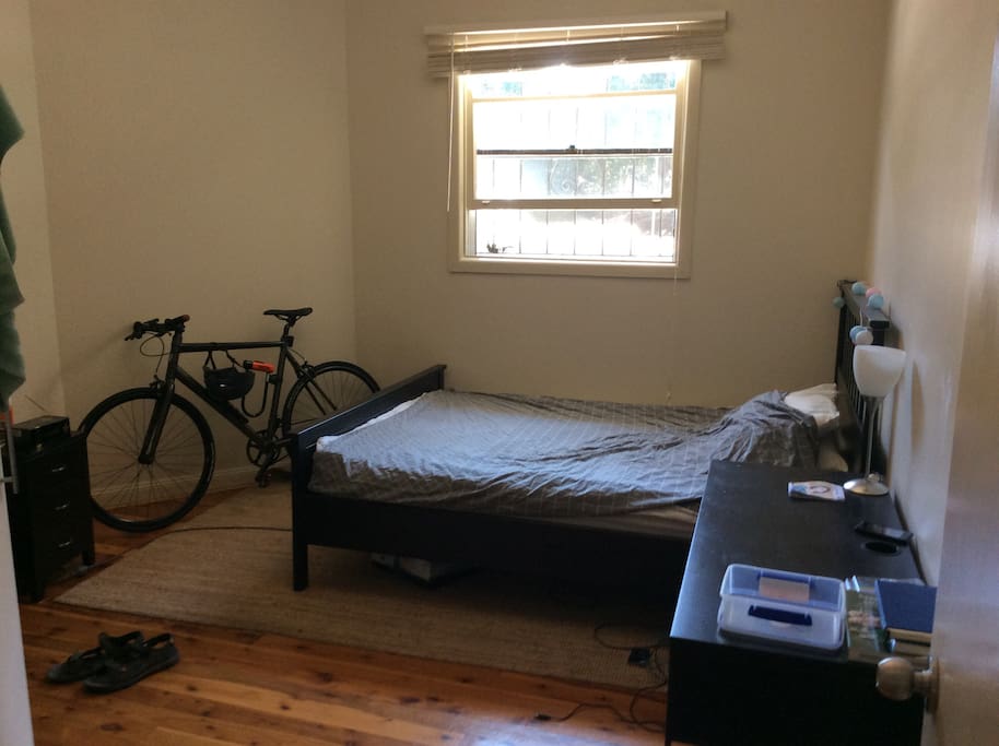 The spacious bedroom, with enough space even for yoga and excercise!
