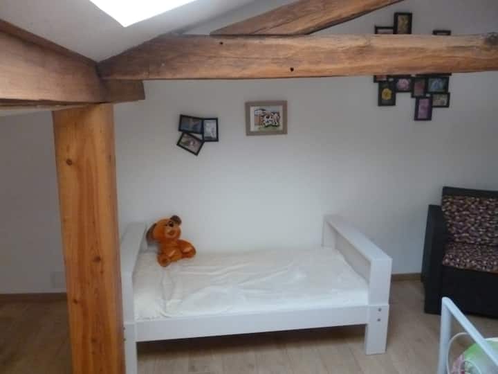 детското легло в спалнята