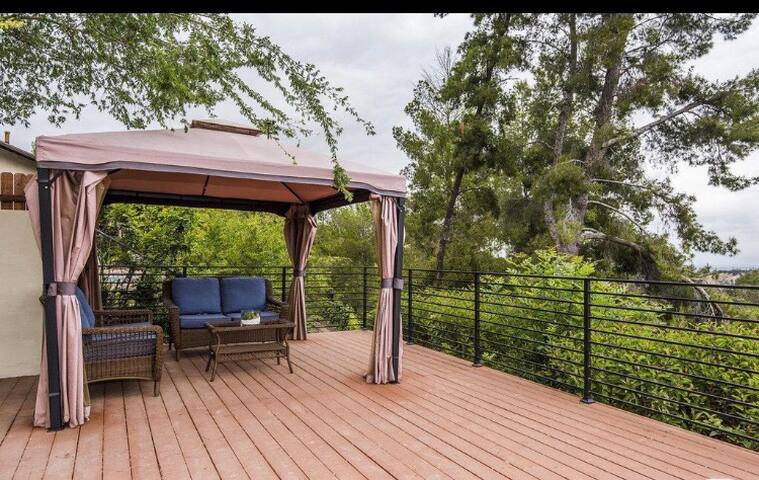 Los Angeles CA ,Entire house,amazing view,big pool gallery image 5