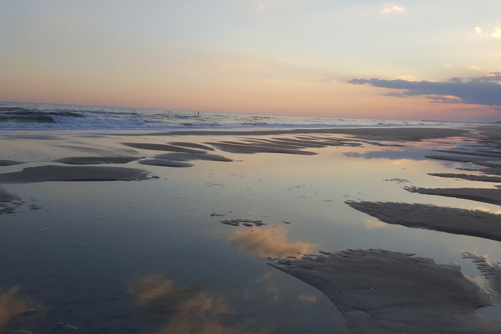 Relaxing Sunset at the Beach: 3min walk to the Beach!