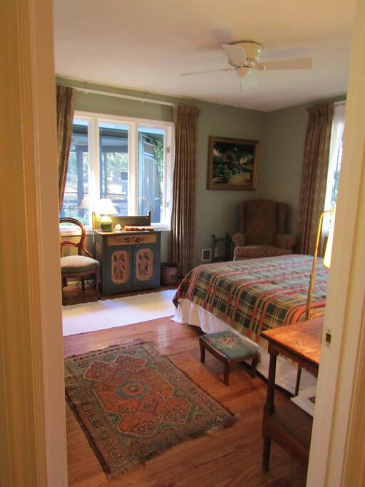 Main Queen bedded room