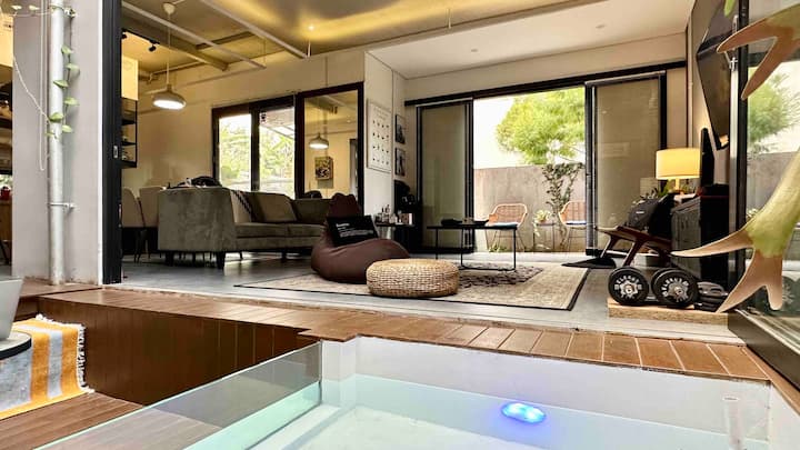 Modern House With A Blue Hot Onsen - Bandung